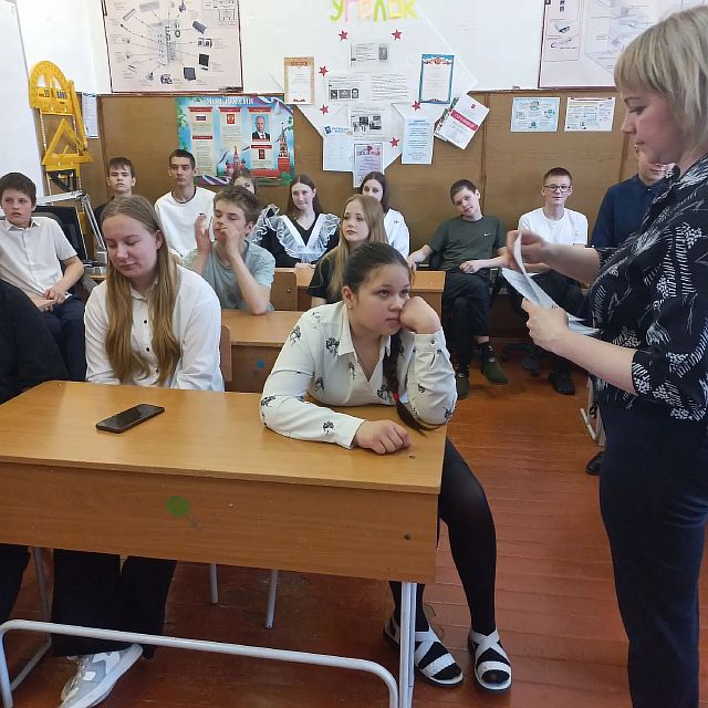 раздача памяток ученикам